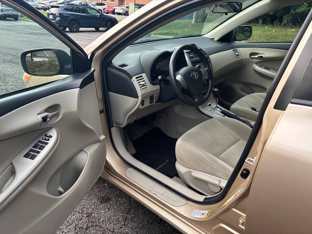 Used 2012 Toyota Corolla LE FWD image 12