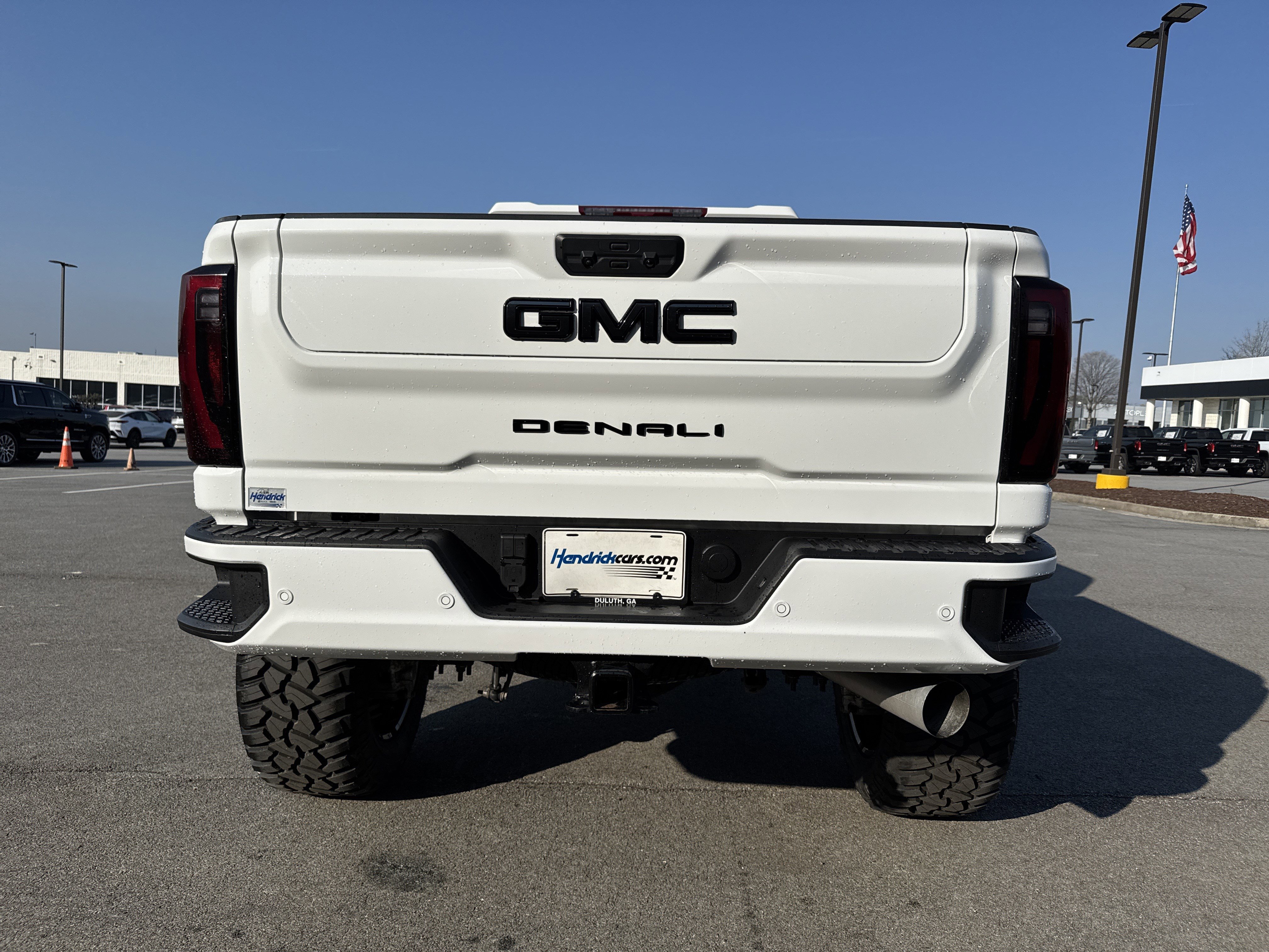 Used 2025 GMC Sierra 2500 Denali Ultimate image 9