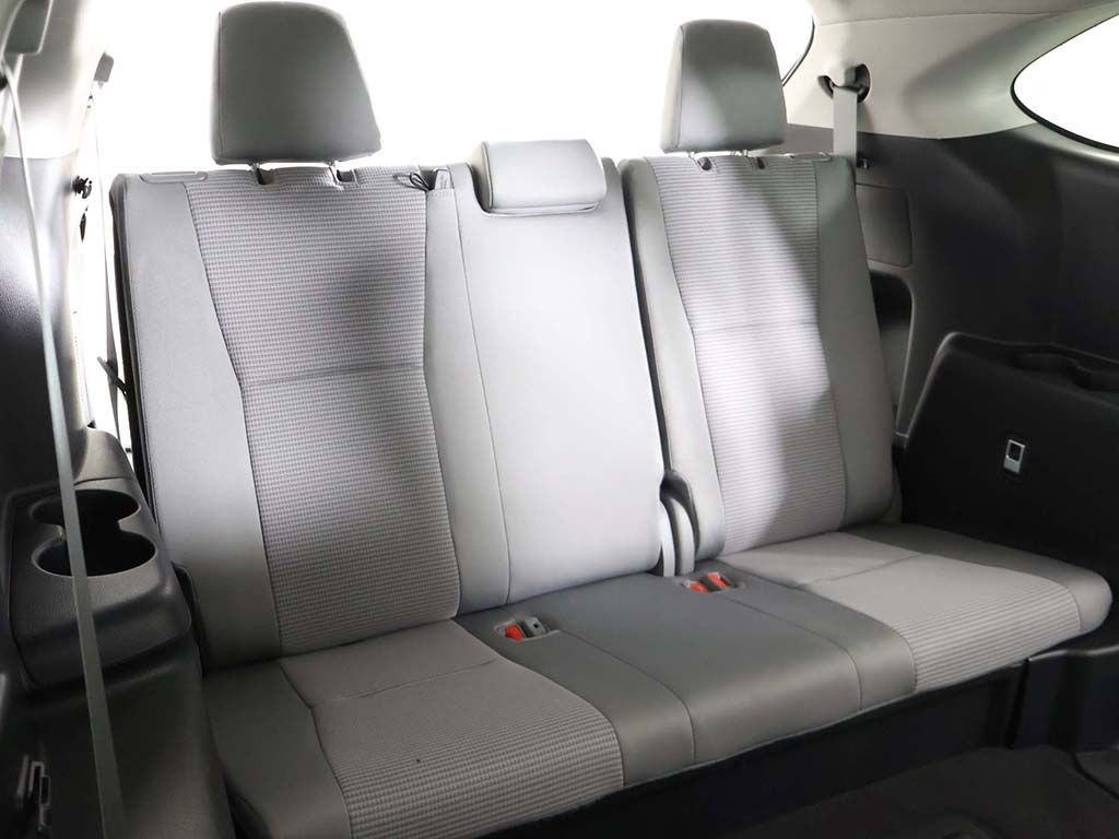 Used 2024 Toyota Highlander LE AWD/4WD image 36