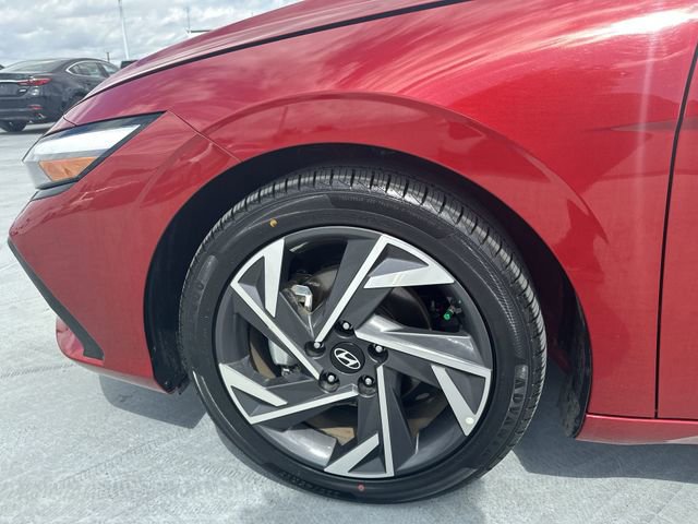 Used 2025 Hyundai Elantra SEL FWD image 11