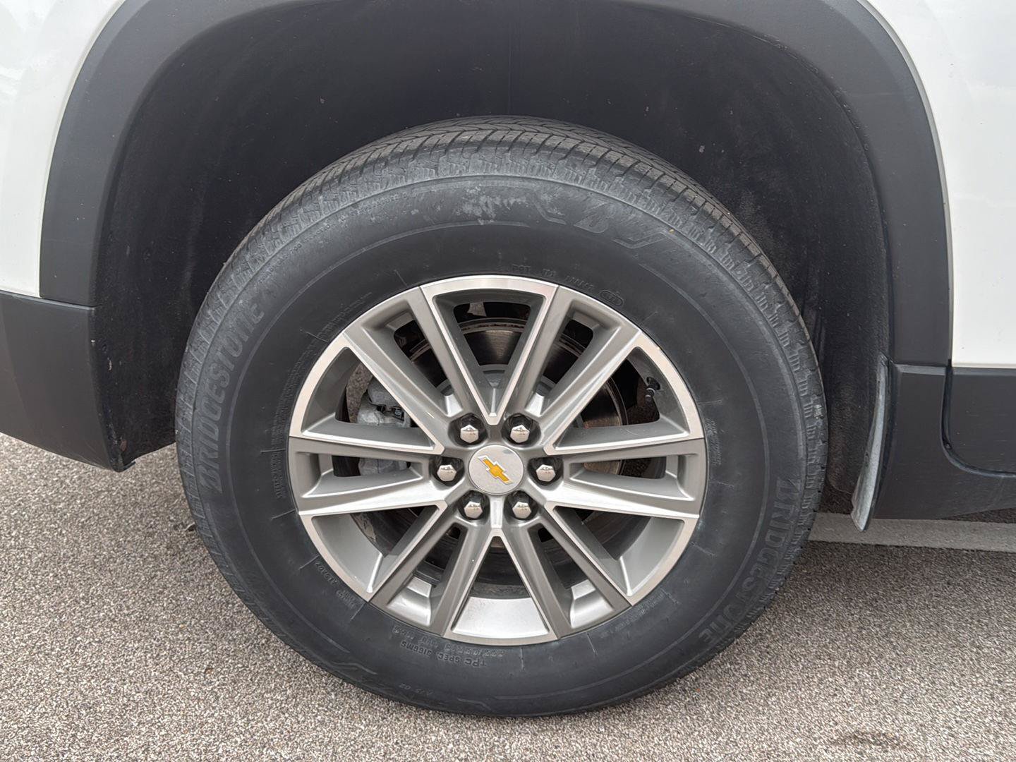 Used 2023 Chevrolet Traverse LT FWD image 14