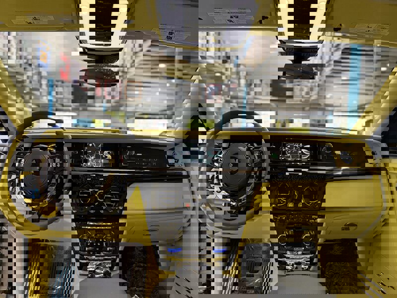 Used 2024 Rolls-Royce Phantom Sedan RWD image 12