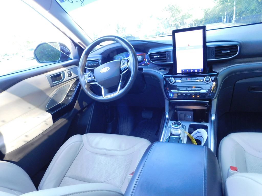 Used 2022 Ford Explorer Platinum w/ Equipment Group 601A AWD/4WD image 7