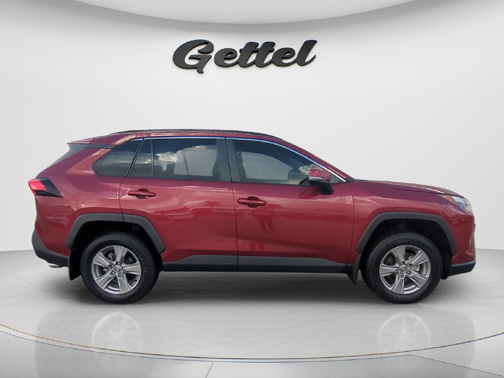 Used 2025 Toyota RAV4 XLE w/ Convenience Package FWD image 4