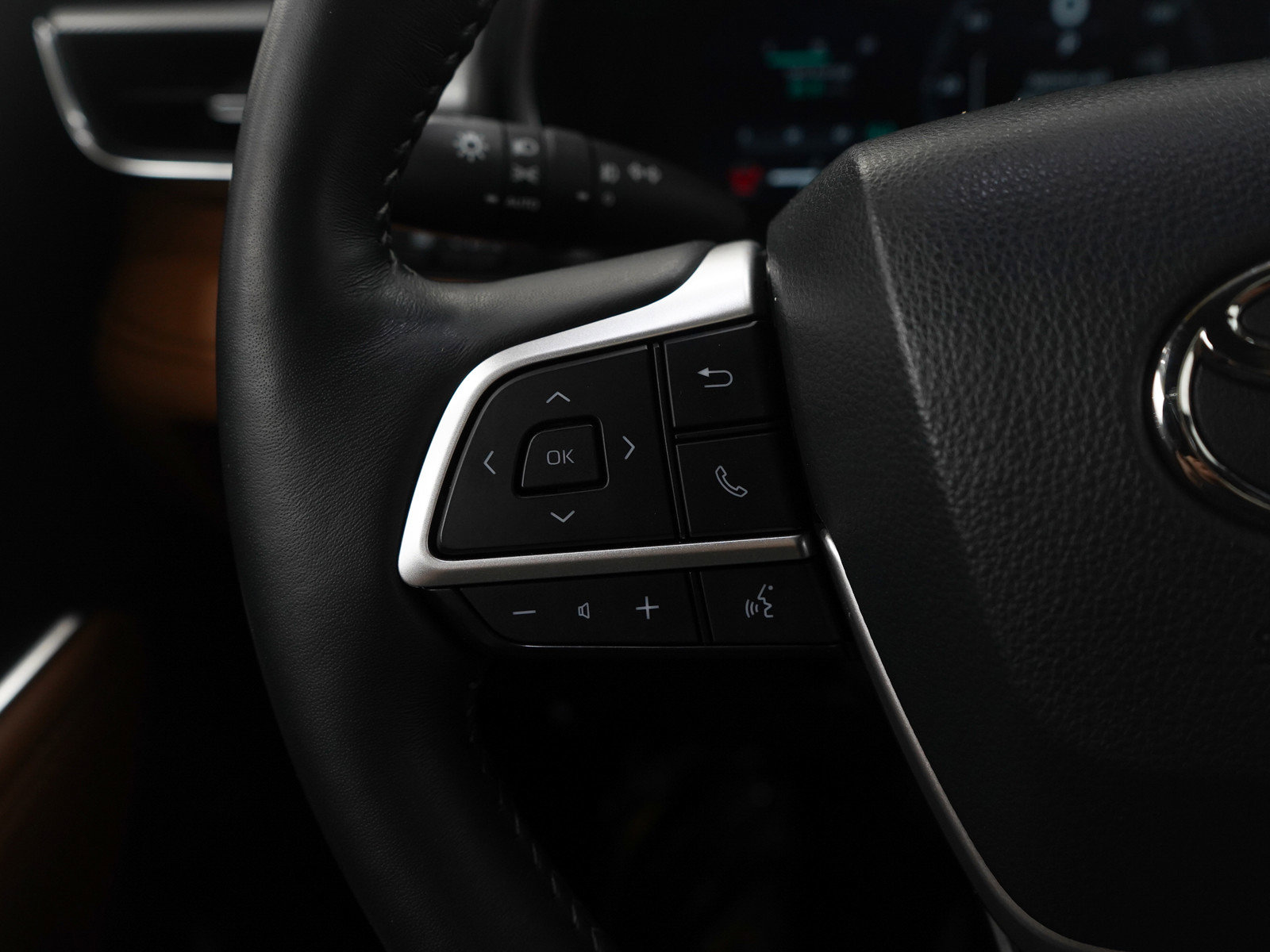 Used 2025 Toyota Highlander Platinum image 27