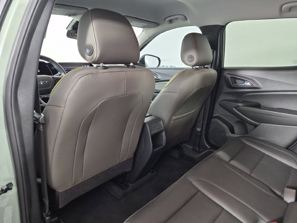 Used 2025 Chevrolet Trax ACTIV w/ Driver Confidence Package FWD image 32