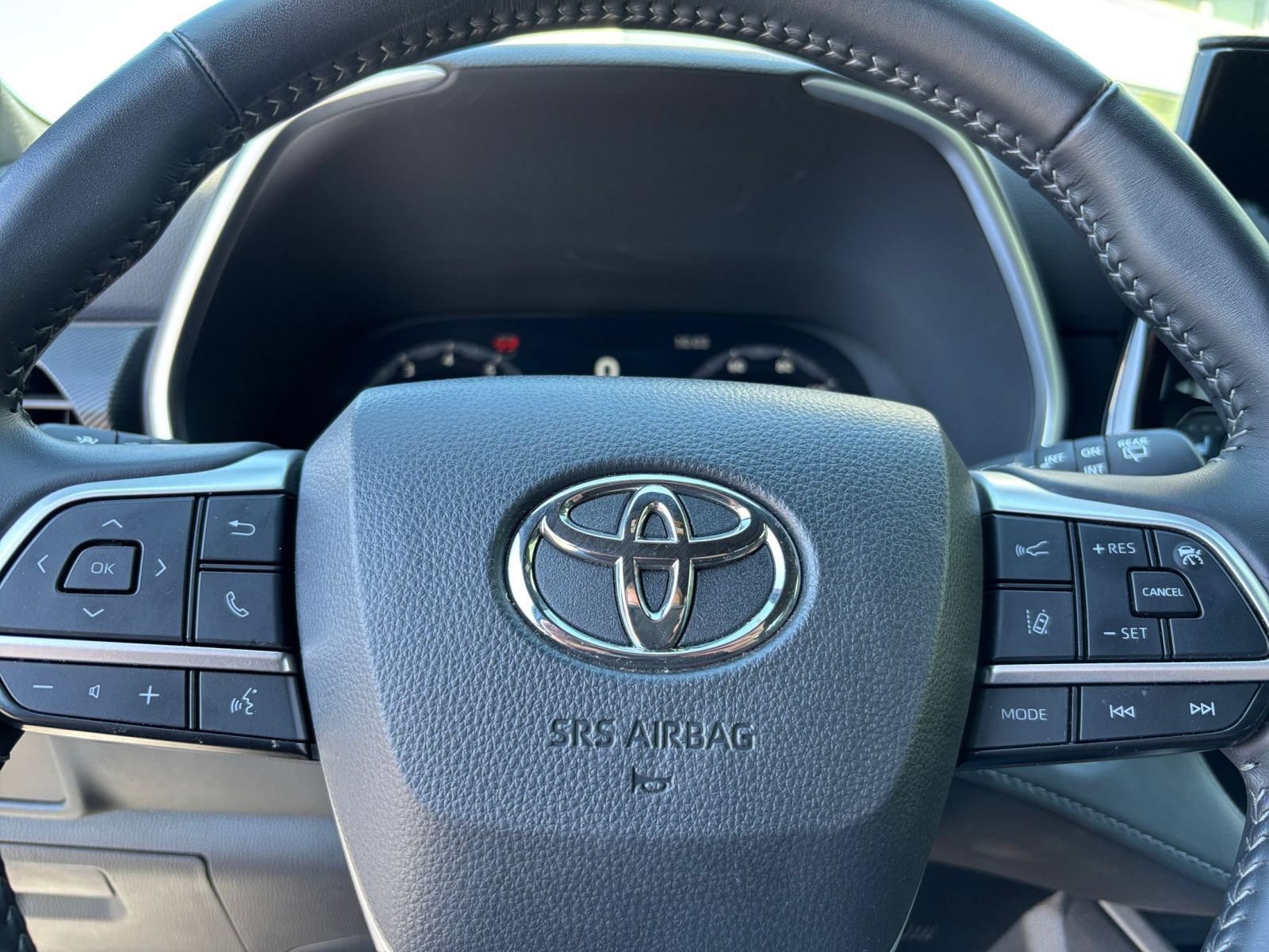 Used 2025 Toyota Highlander XSE AWD/4WD image 24