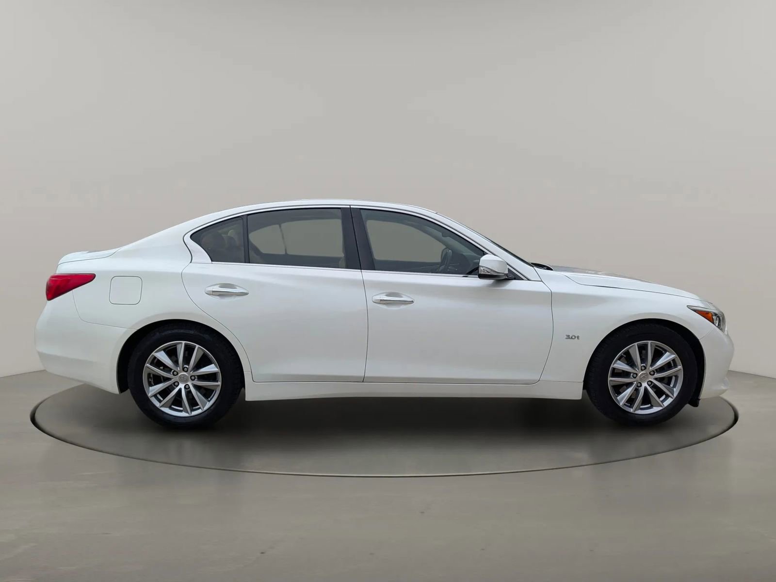Used 2016 INFINITI Q50 3.0t Premium w/ Cargo Package RWD image 6