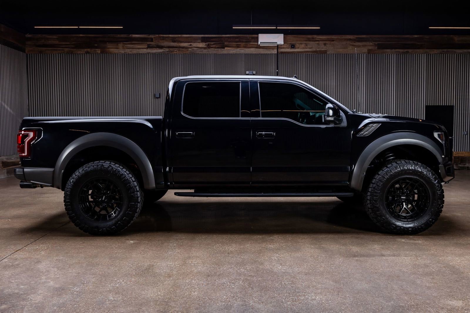 Used 2020 Ford F150 Raptor w/ Equipment Group 802A Luxury AWD/4WD image 11