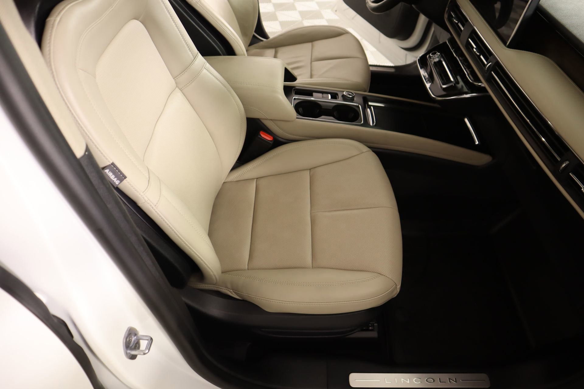 Used 2025 Lincoln Corsair Reserve image 14