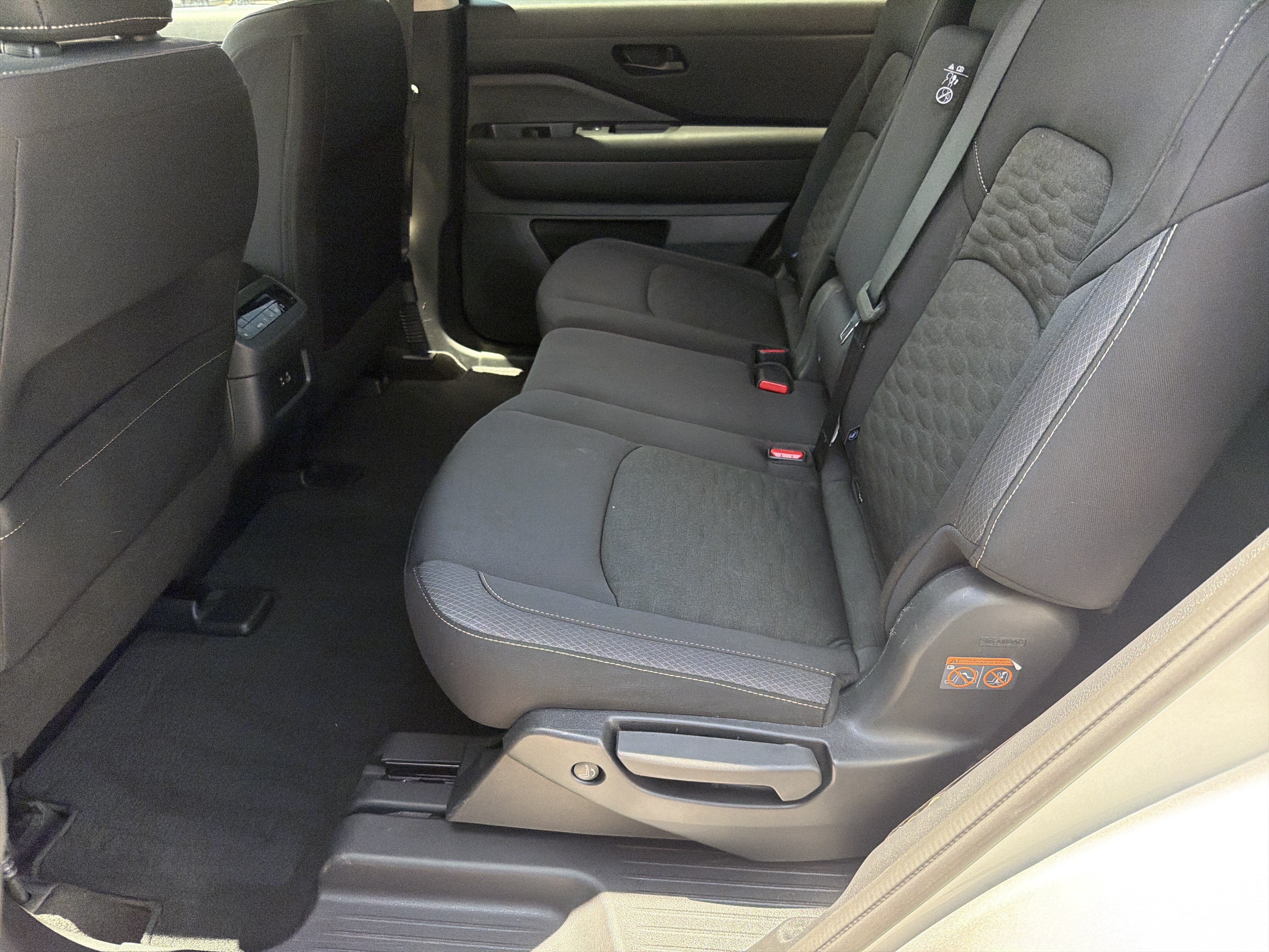 Used 2024 Nissan Pathfinder SV AWD/4WD image 31