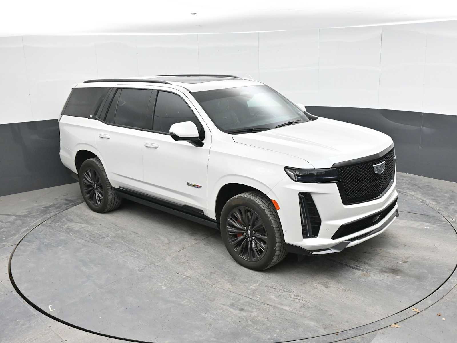 Used 2024 Cadillac Escalade V w/ LPO, ONYX Package AWD/4WD image 17