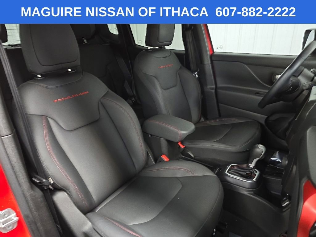 Used 2023 Jeep Renegade Trailhawk w/ Trailhawk Elite Group AWD/4WD image 14