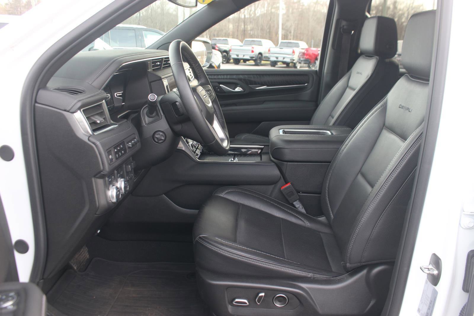 Used 2024 GMC Yukon XL Denali w/ Max Trailering Package image 18