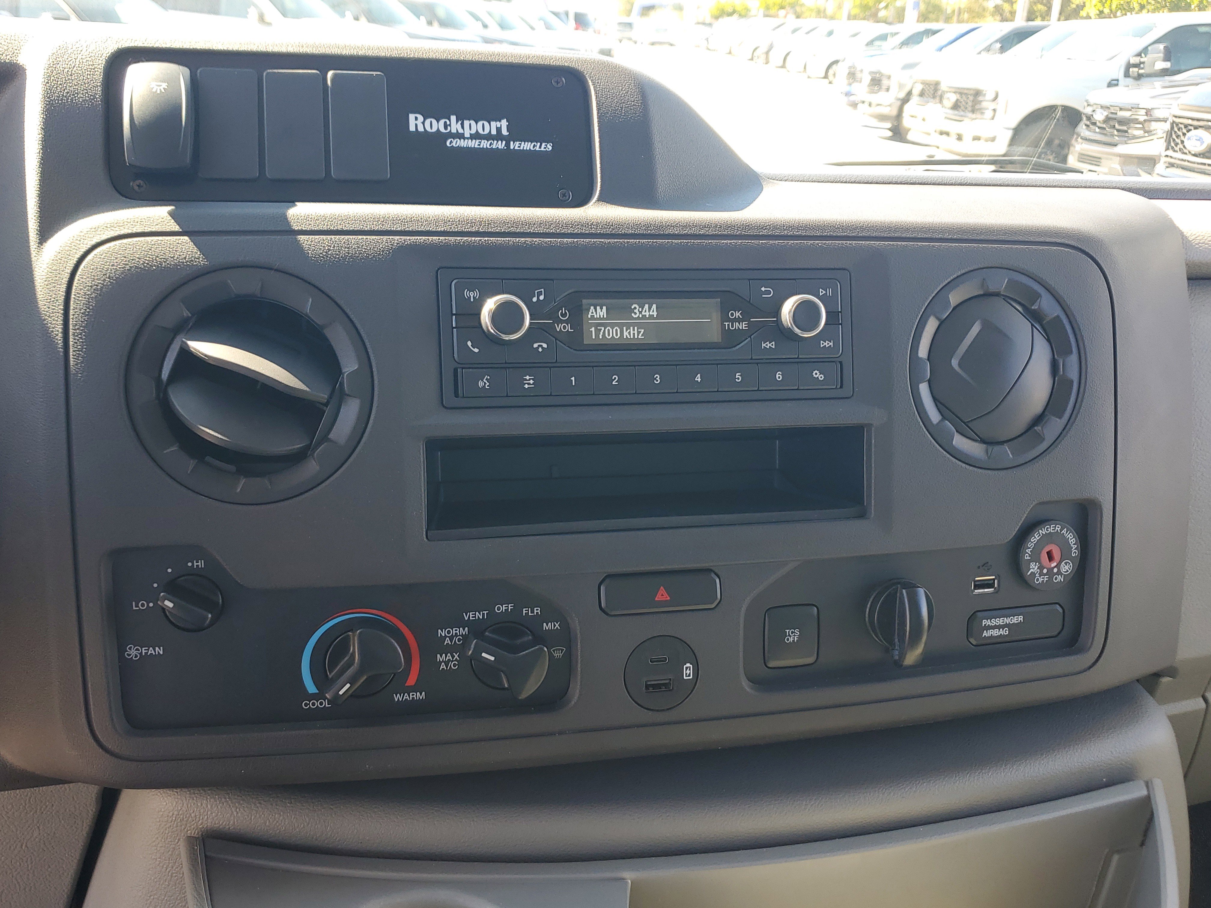 Used 2022 Ford E-350 and Econoline 350 Super Duty w/ Power Windows & Locks Group image 22