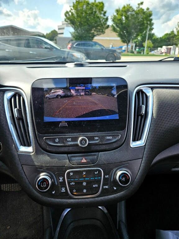 Used 2019 Chevrolet Malibu LT image 12