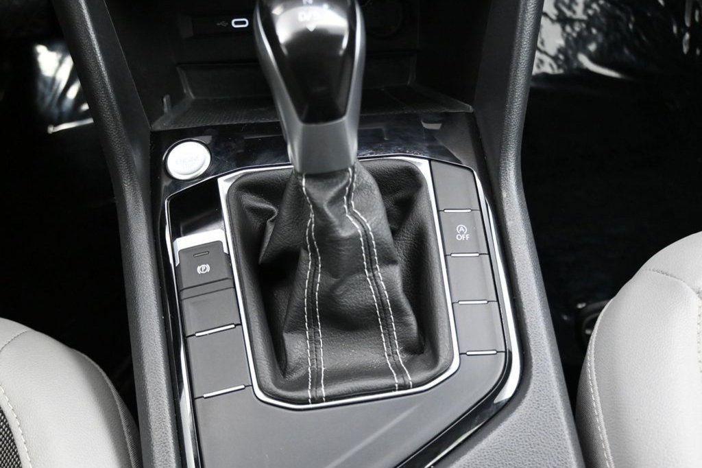 Used 2023 Volkswagen Taos SE w/ Panoramic Sunroof Package FWD image 38