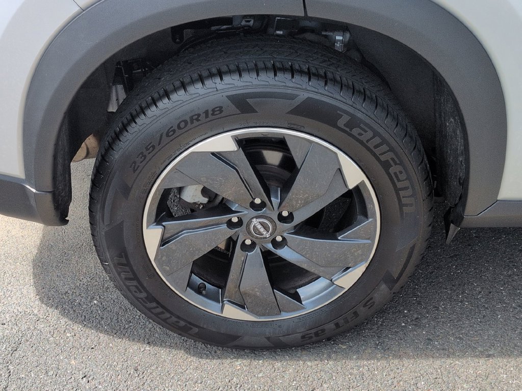 Used 2025 Nissan Rogue SV AWD/4WD image 28