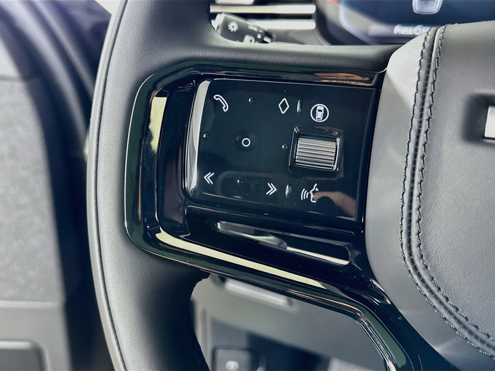 New 2027 Land Rover Range Rover Sport Dynamic SE AWD/4WD image 18