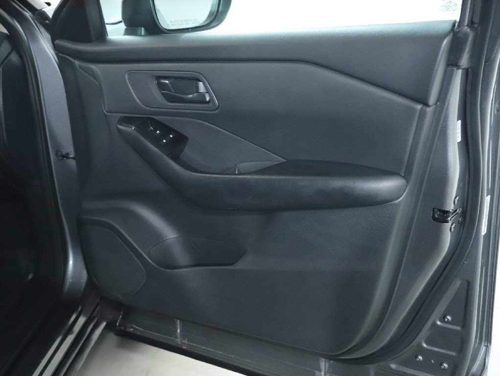 Used 2024 Nissan Rogue S image 34