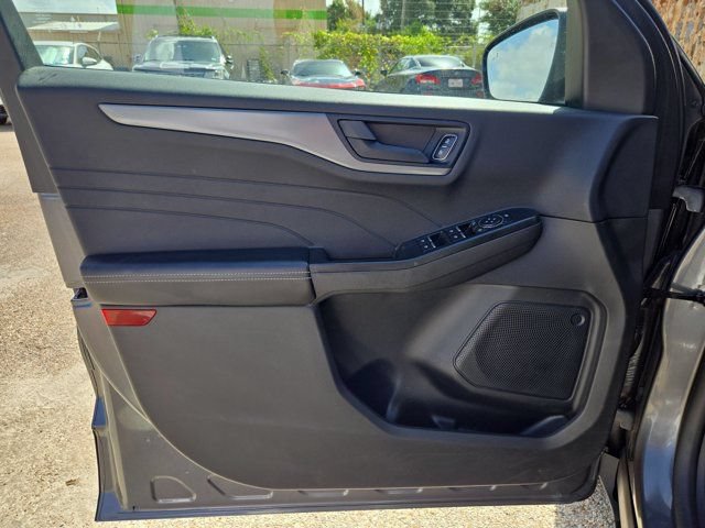 Used 2025 Ford Escape Active AWD/4WD image 11