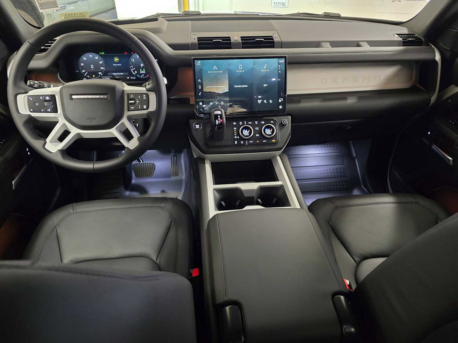 New 2026 Land Rover Defender 130 X-Dynamic SE image 20