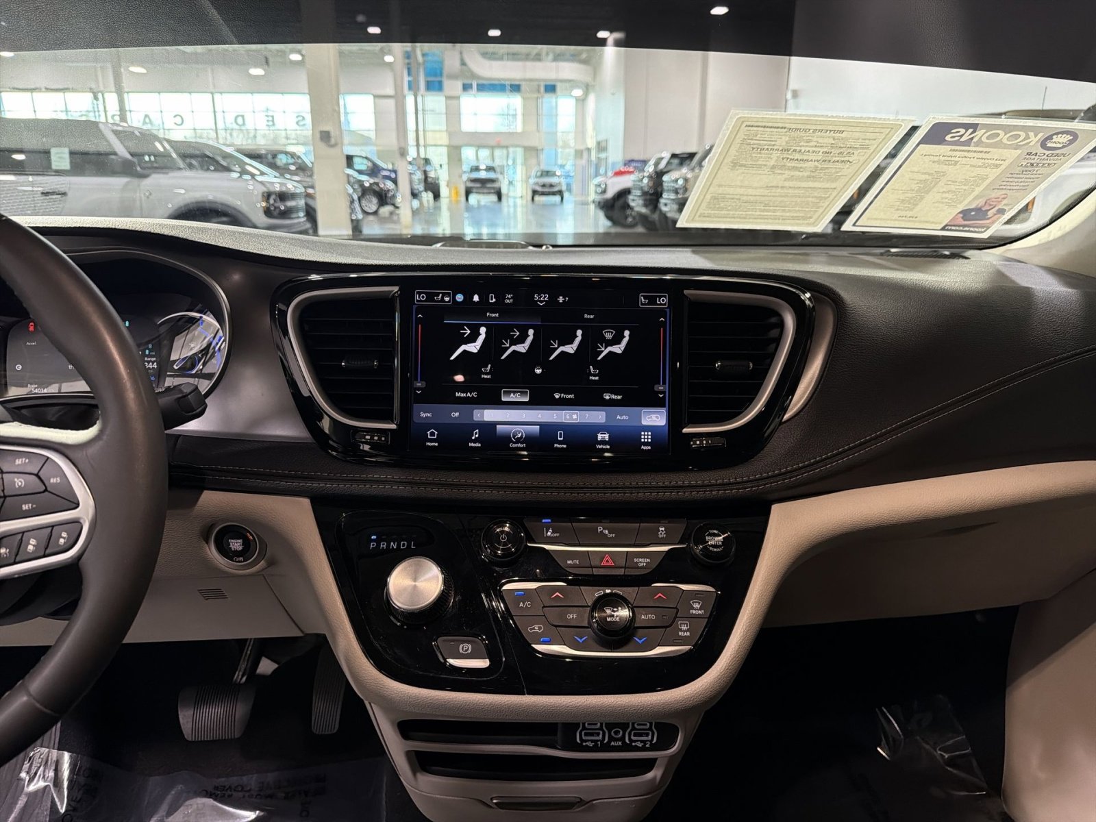 Used 2023 Chrysler Pacifica Touring-L image 23