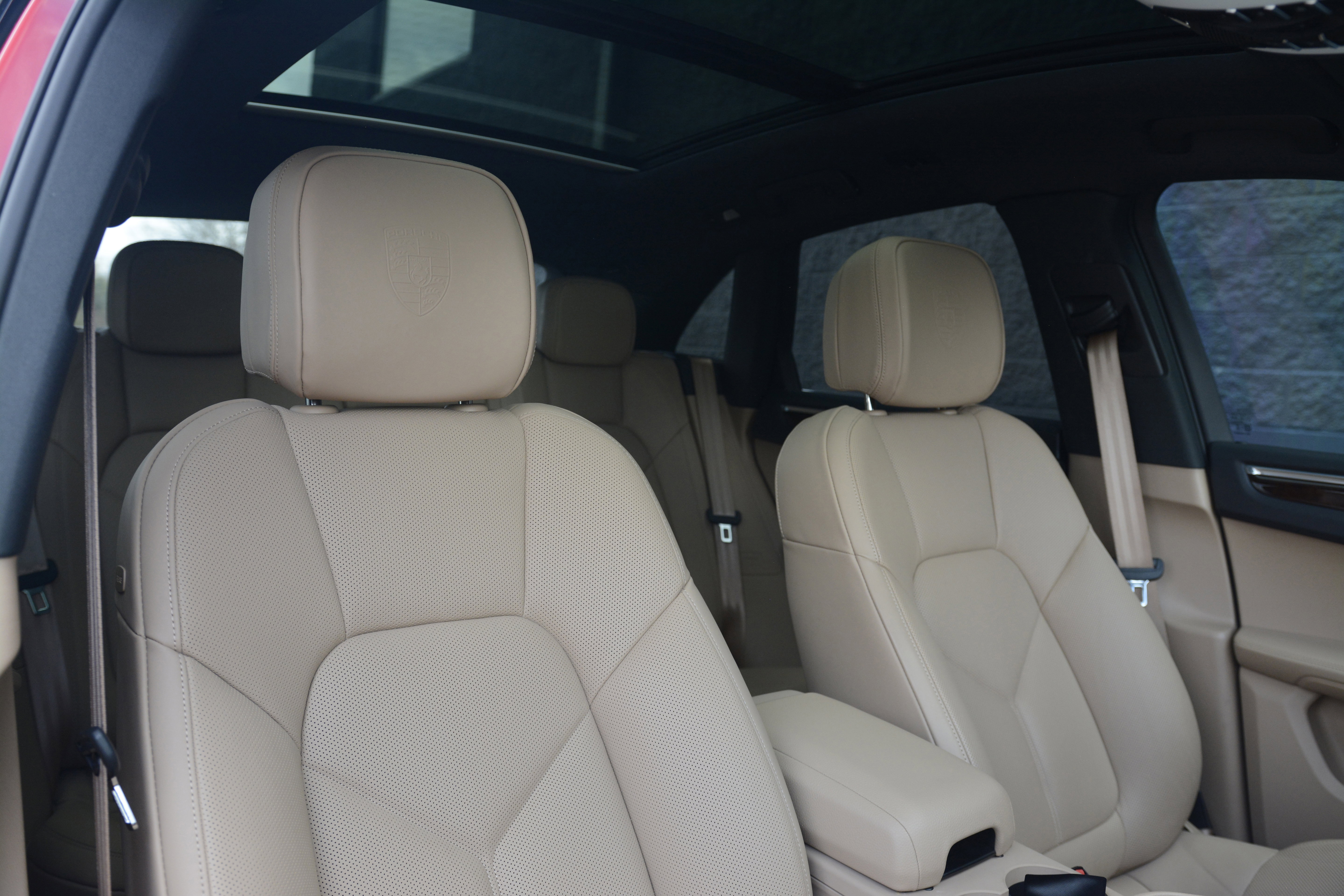 Certified 2025 Porsche Macan image 27