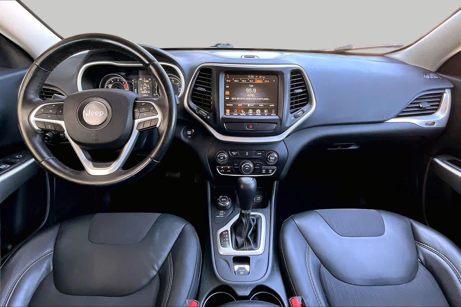 Used 2018 Jeep Cherokee Latitude Plus AWD/4WD image 16