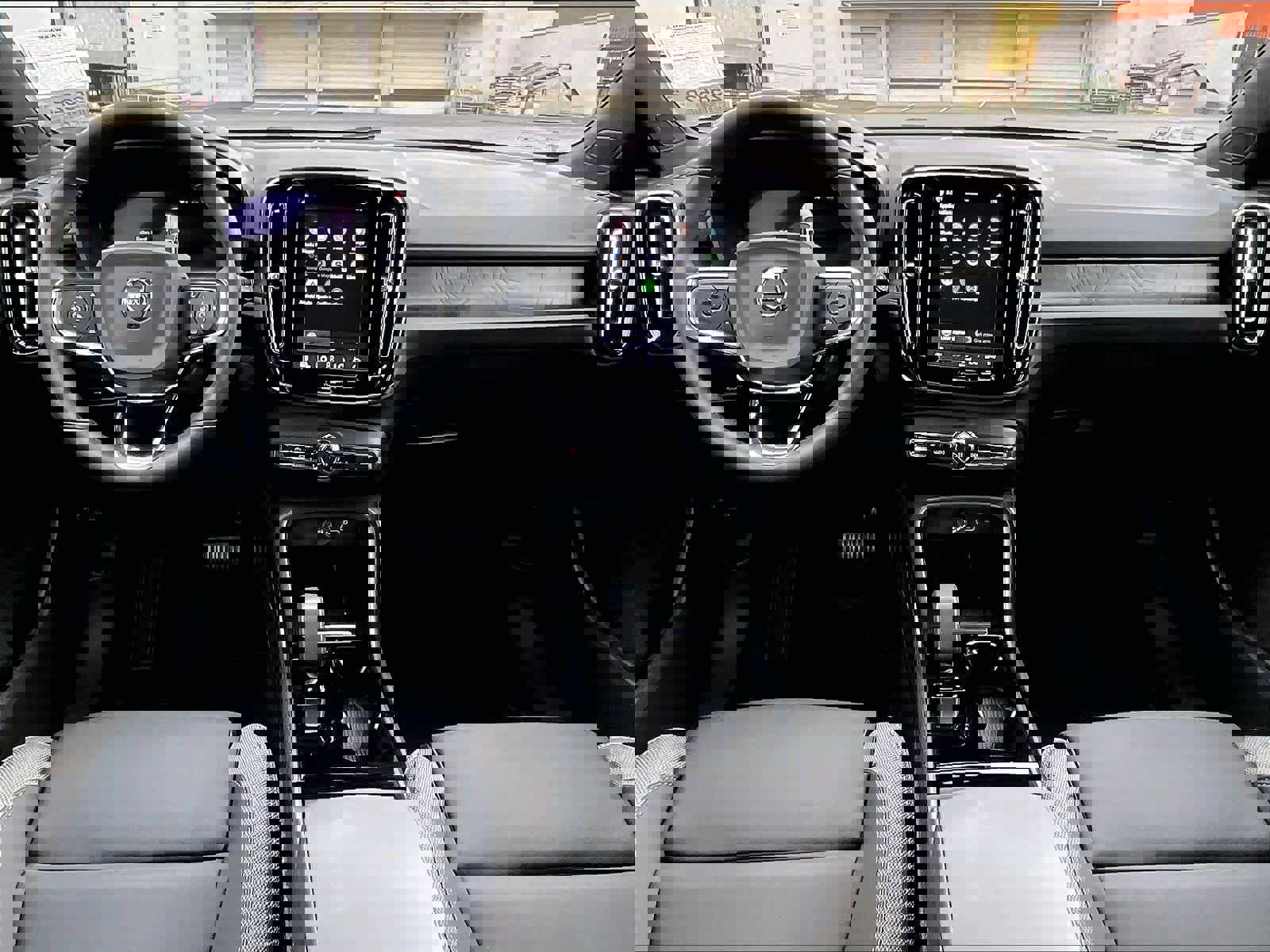 Used 2023 Volvo XC40 Recharge Plus image 18