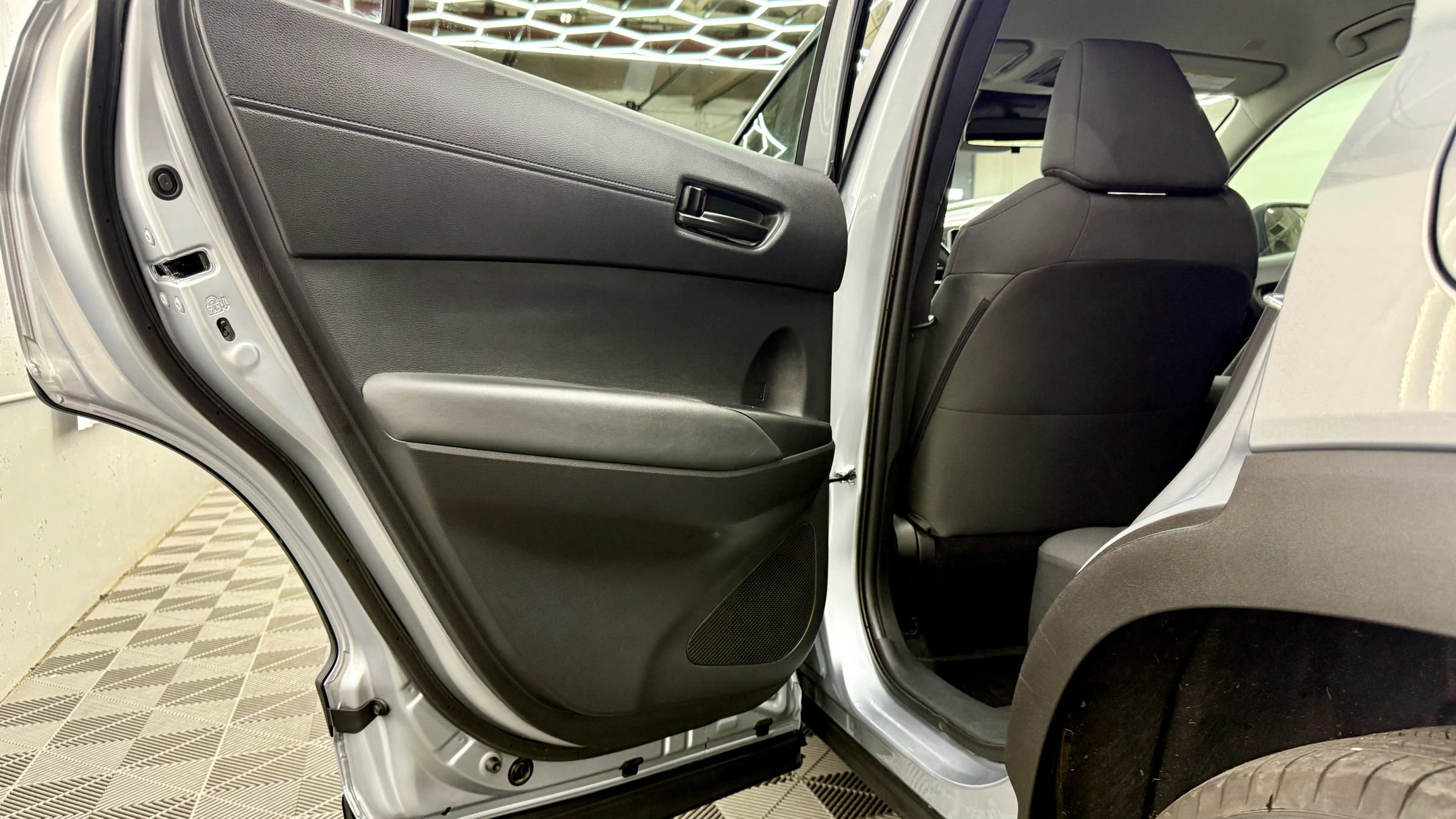 Used 2025 Toyota Corolla Cross LE image 7