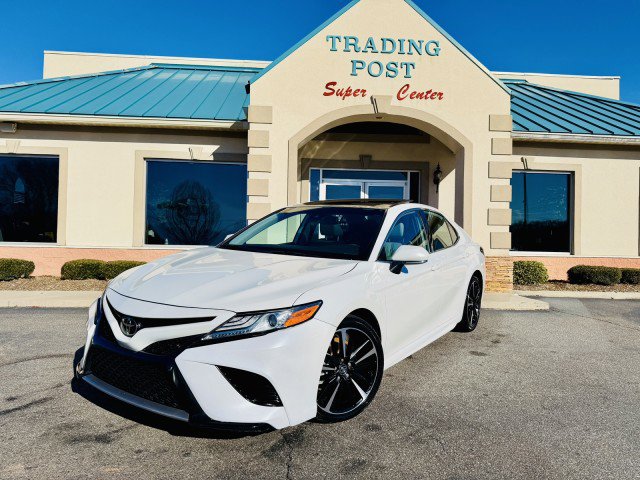 Used 2020 Toyota Camry XSE image 2