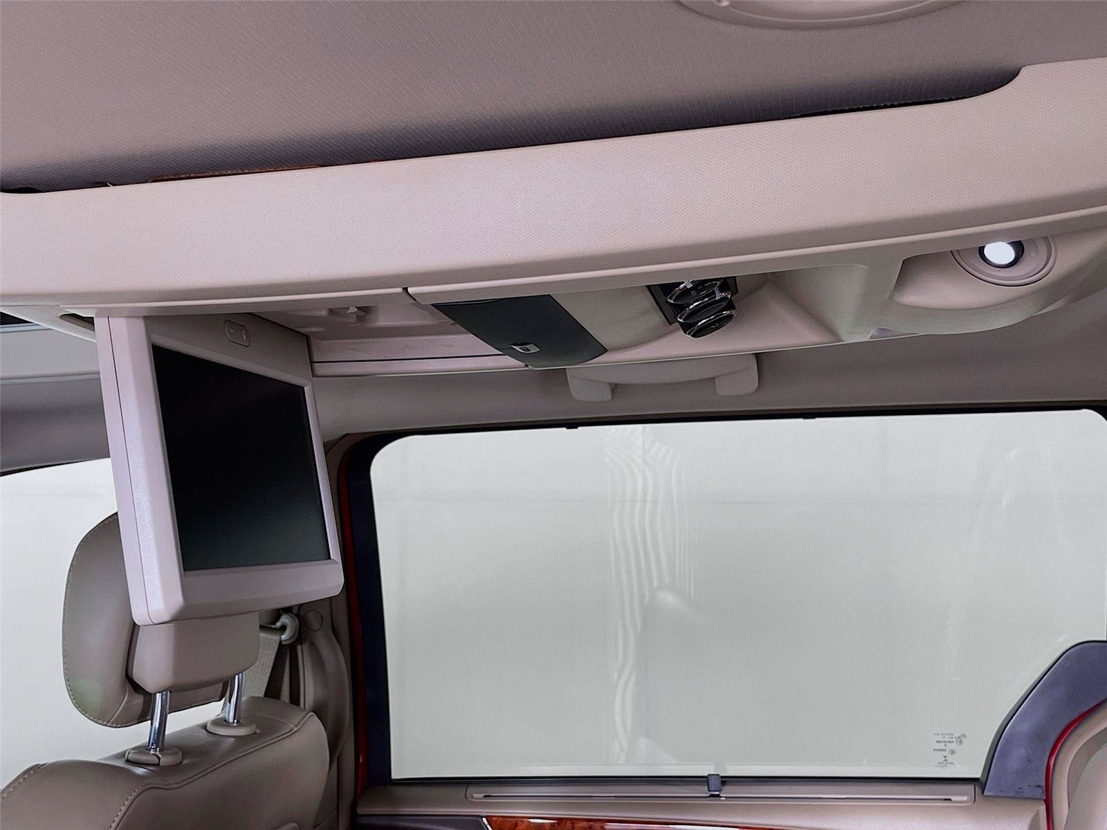 Used 2014 Chrysler Town & Country Limited w/ Luxury Group FWD image 27