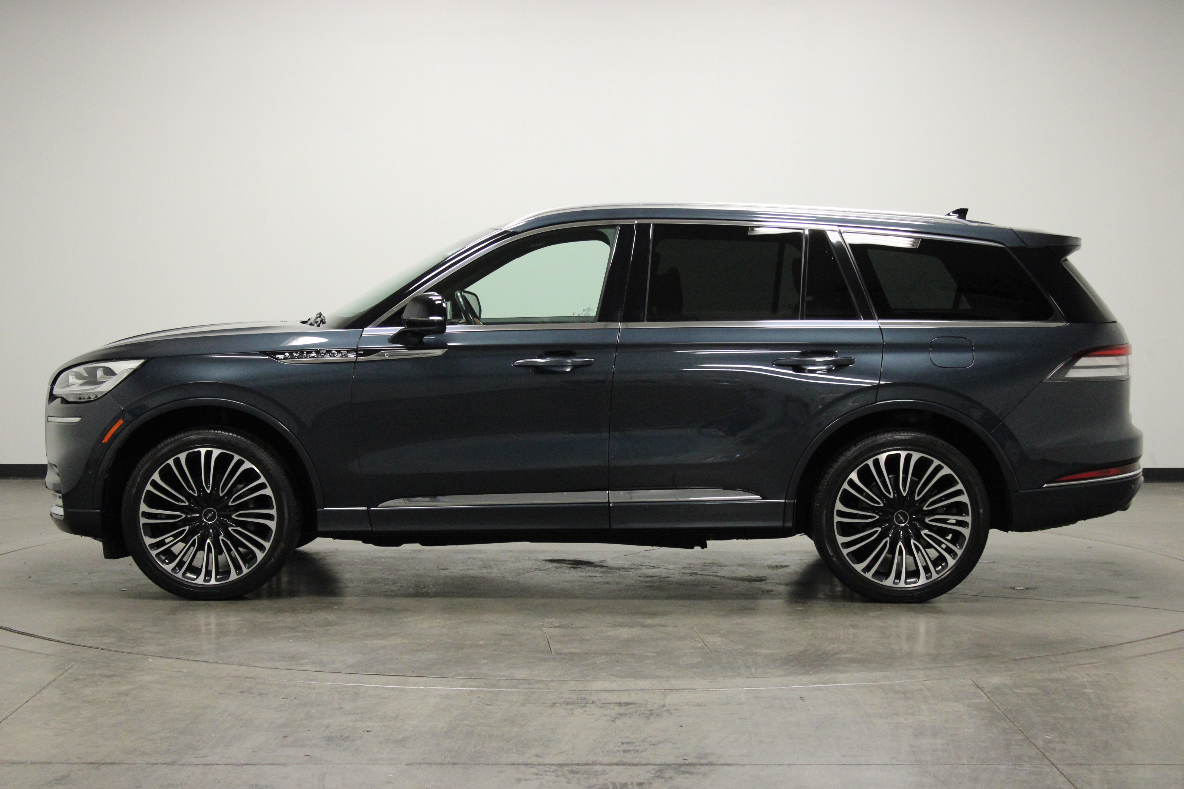 Used 2023 Lincoln Aviator Black Label w/ Class IV Trailer Tow Package image 5