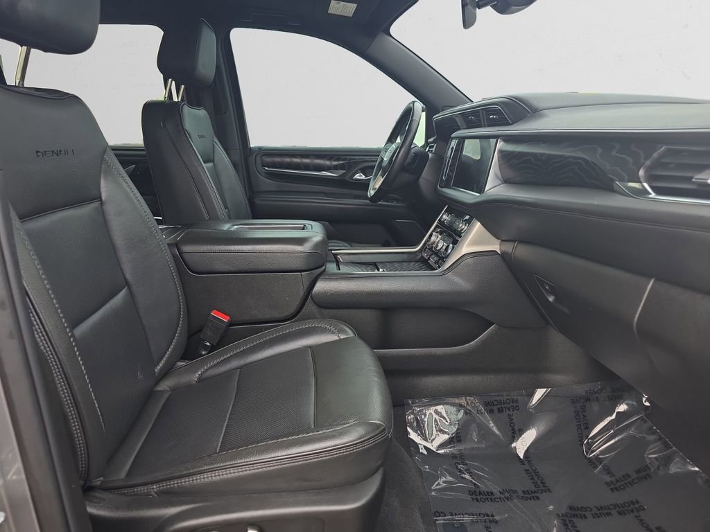 Used 2022 GMC Yukon XL Denali AWD/4WD image 17