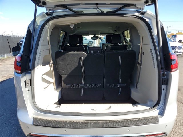 Used 2024 Chrysler Pacifica Touring-L image 25