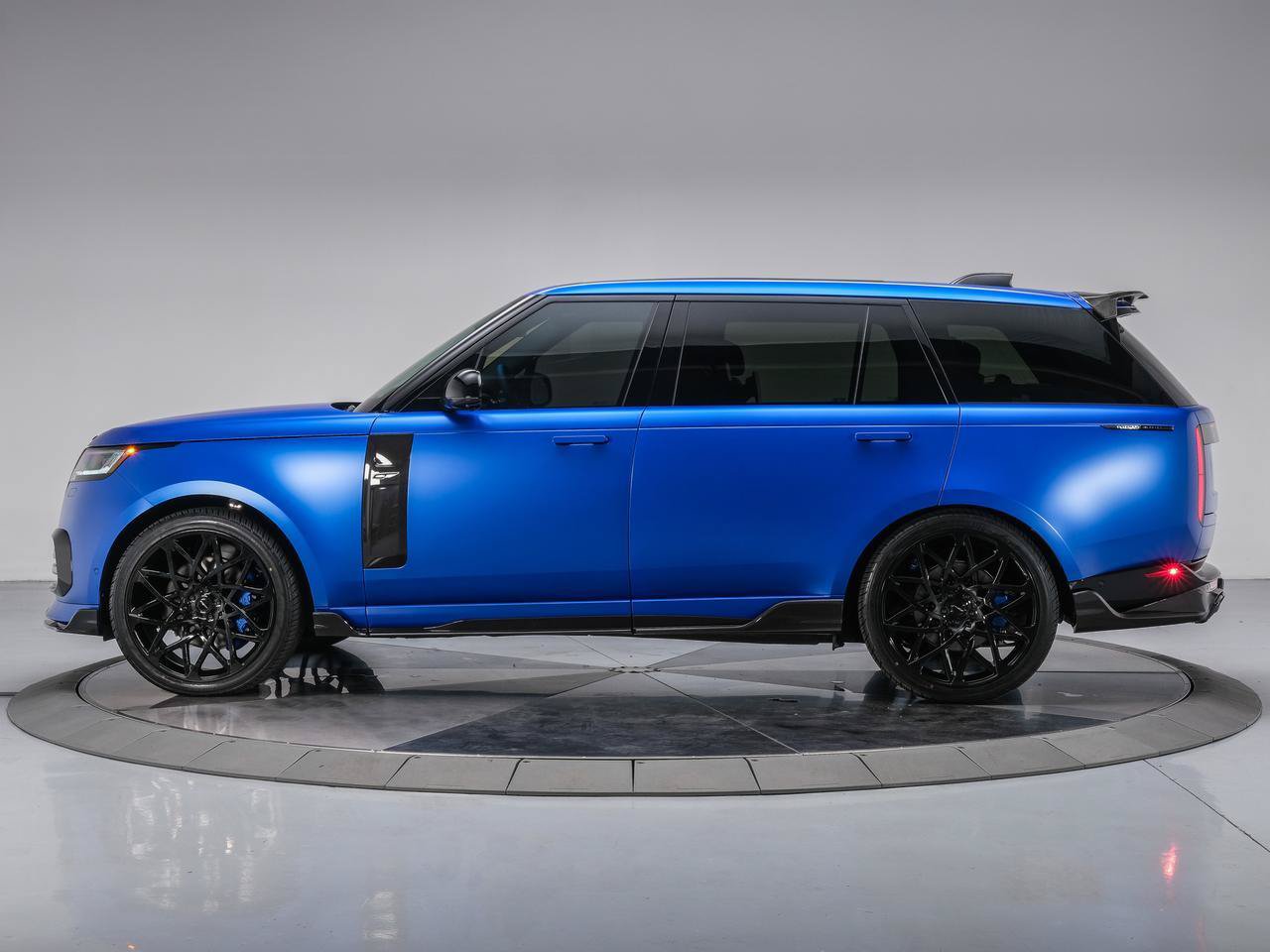 Used 2025 Land Rover Range Rover Long Wheelbase Autobiography AWD/4WD image 2