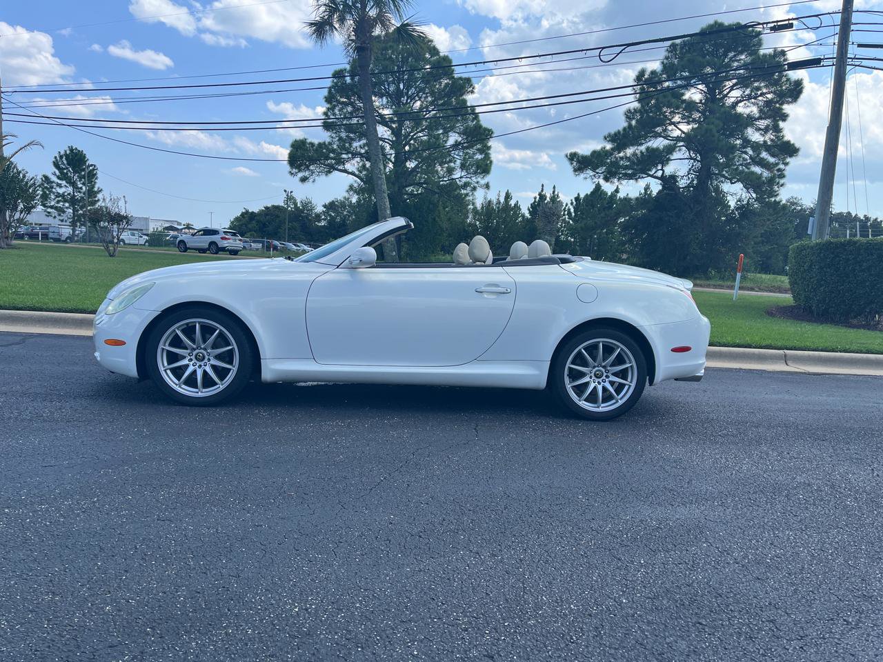 Used 2005 Lexus SC 430 Convertible image 2