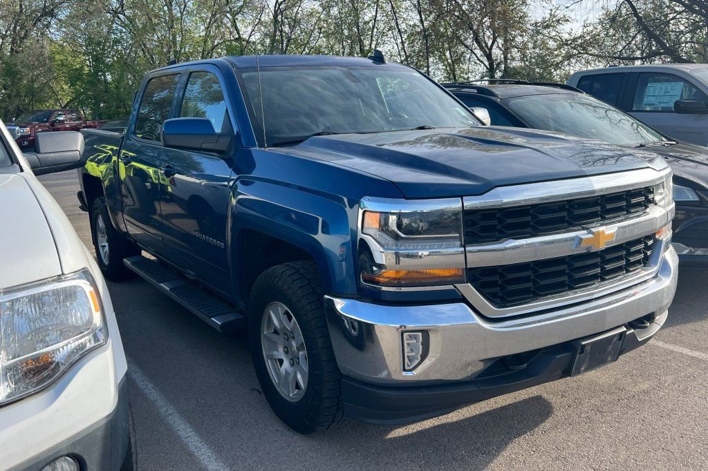 Used 2018 Chevrolet Silverado 1500 LT w/ All Star Edition AWD/4WD image 2