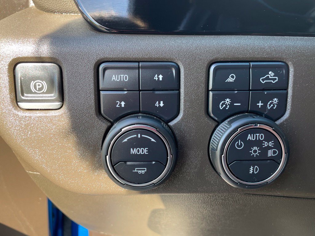 Used 2024 Chevrolet Silverado 1500 LTZ w/ LTZ Premium Package AWD/4WD image 30