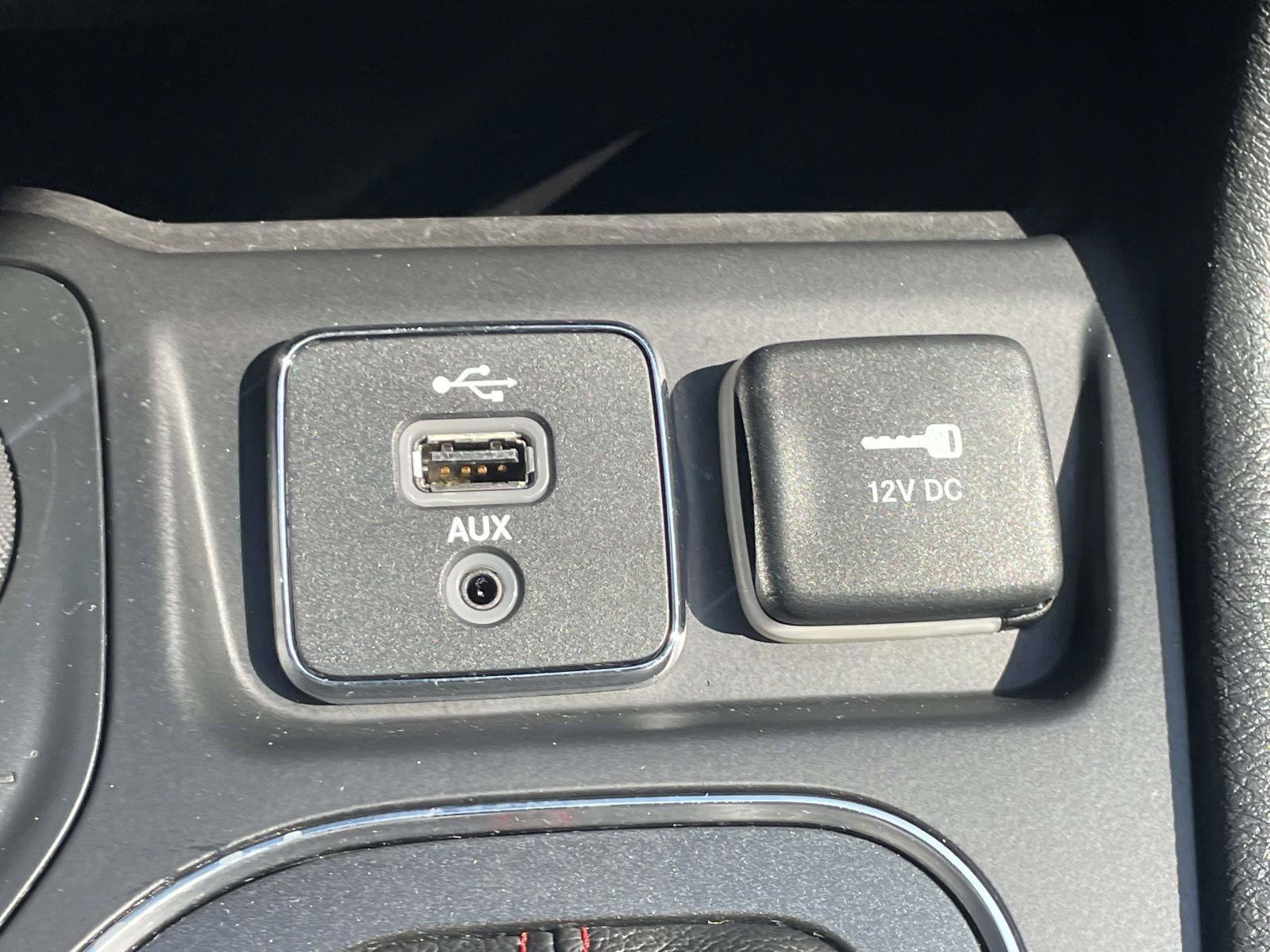 Used 2019 Jeep Cherokee Trailhawk AWD/4WD image 22