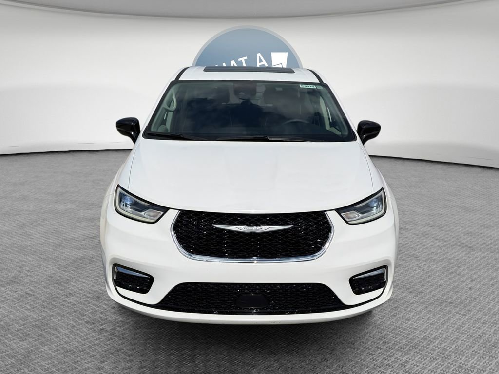 Used 2024 Chrysler Pacifica Limited FWD image 9