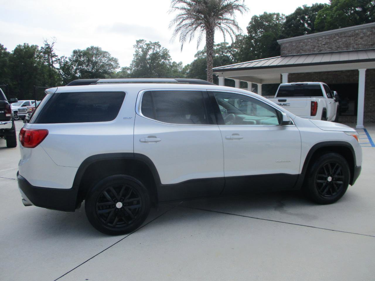 Used 2017 GMC Acadia SLT FWD image 23
