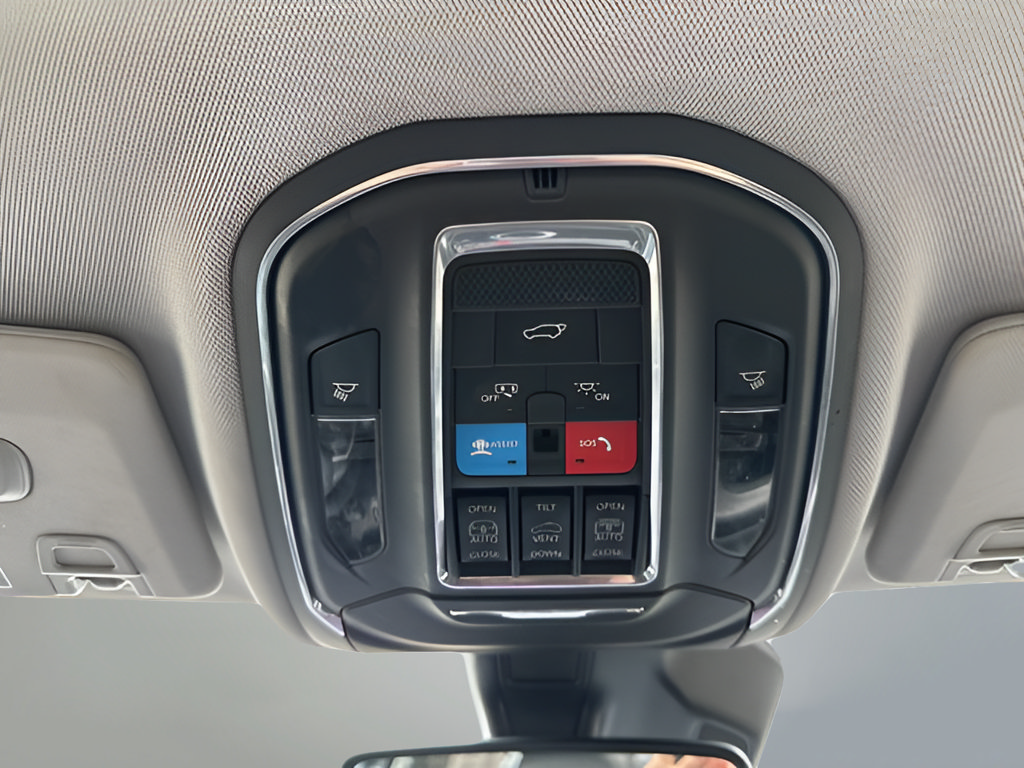 Used 2024 Jeep Grand Cherokee Limited AWD/4WD image 36