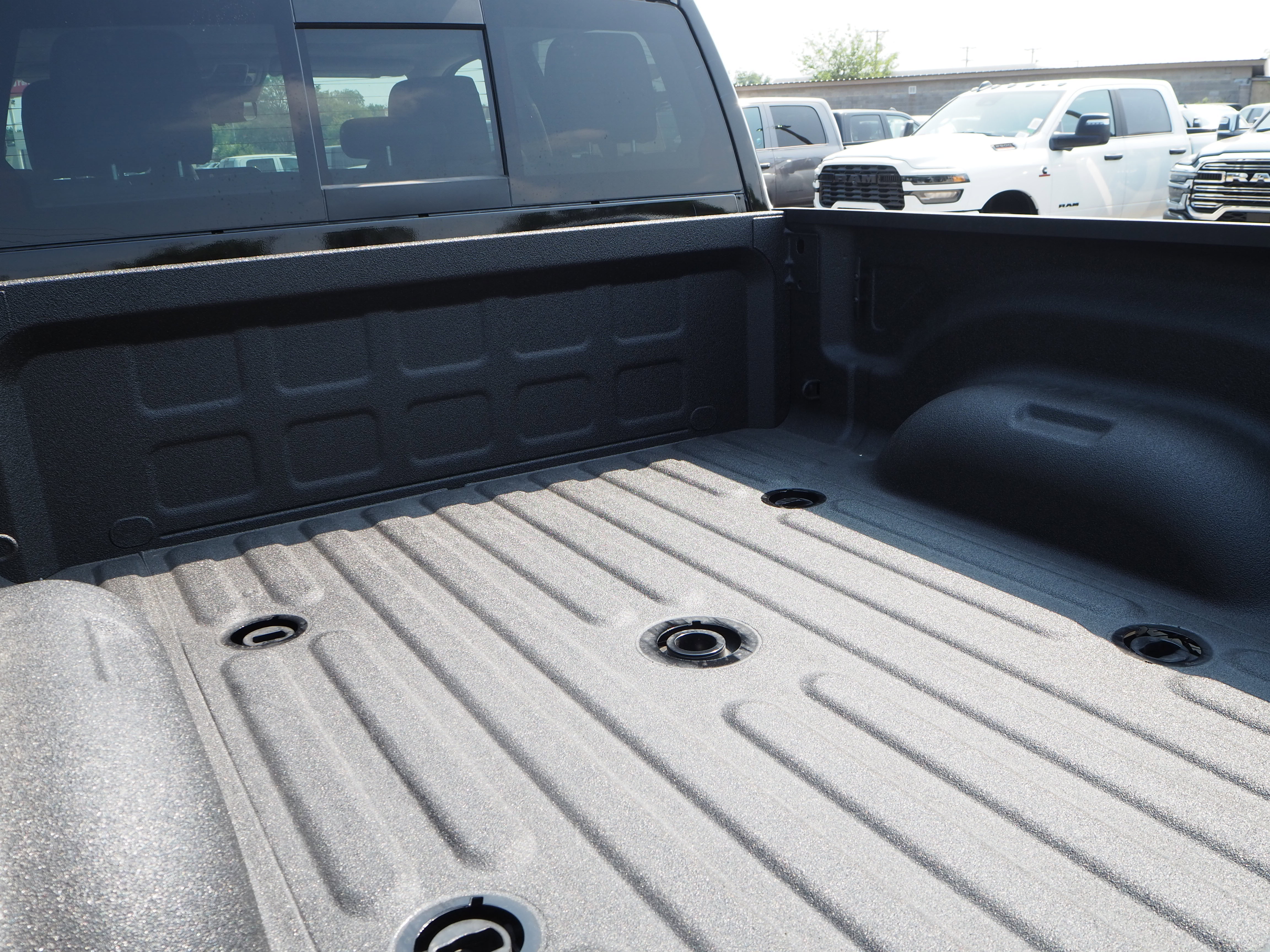 New 2025 RAM 2500 Limited AWD/4WD image 9