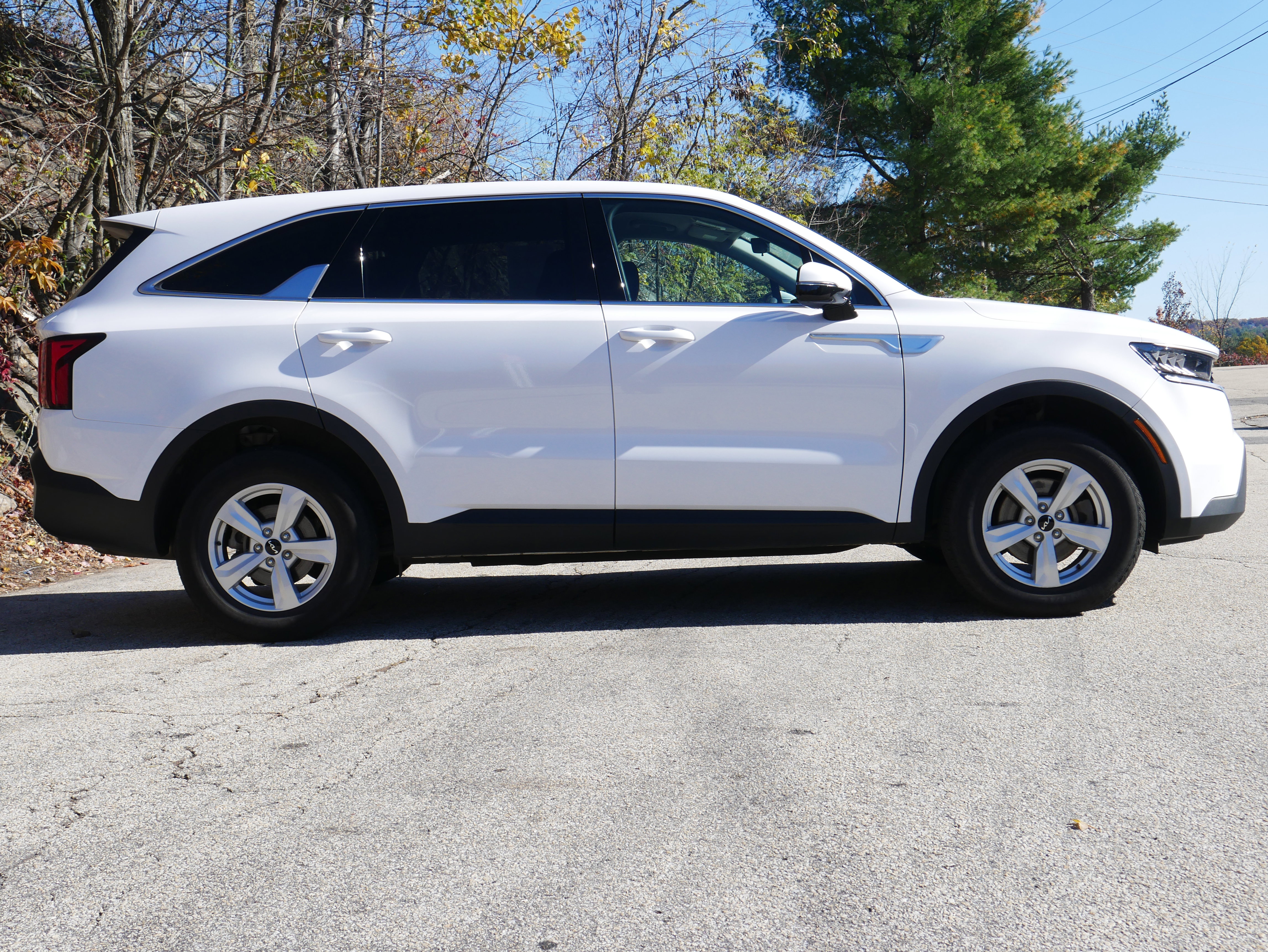 Used 2023 Kia Sorento LX image 7