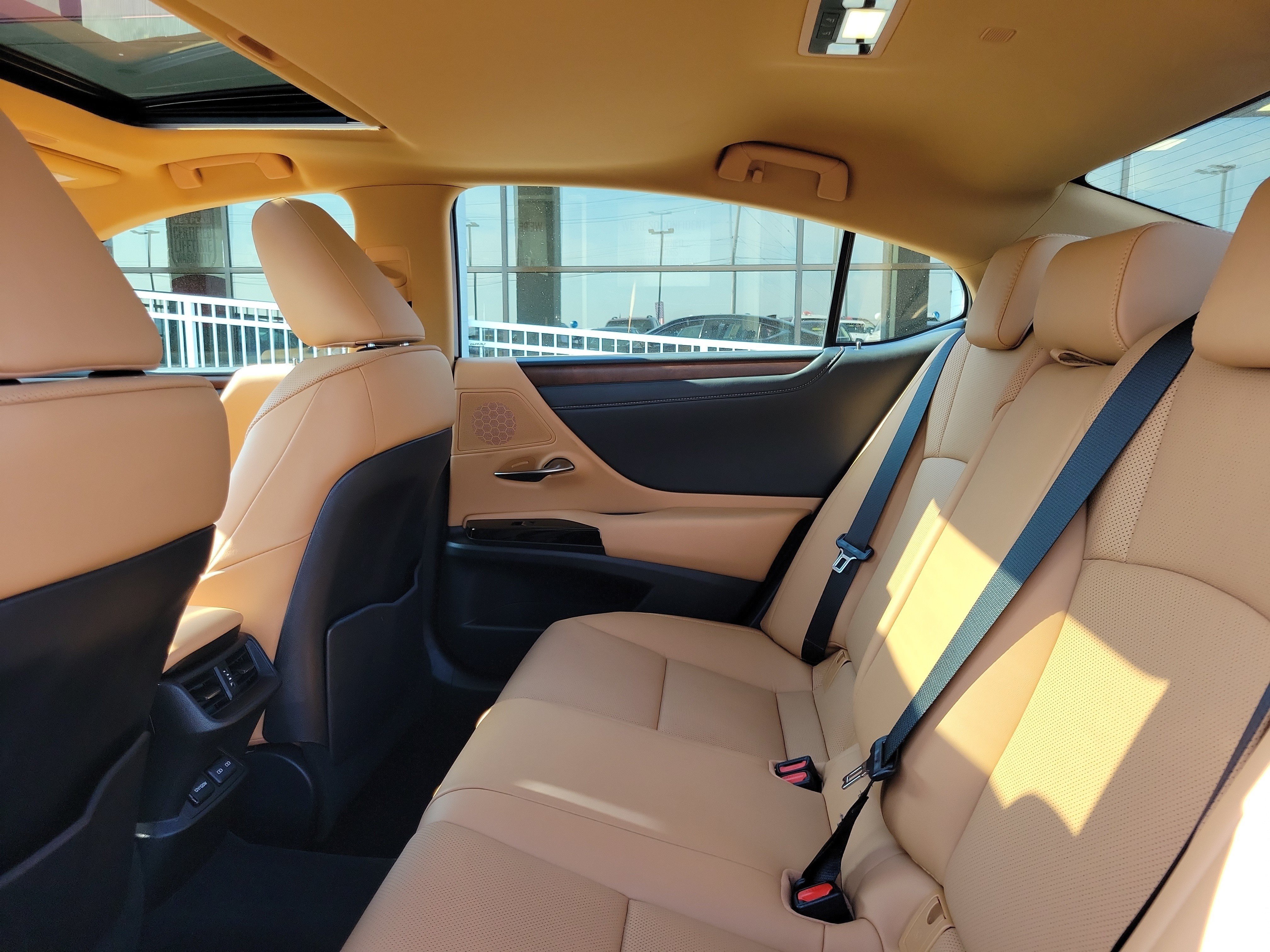 Used 2023 Lexus ES 350 w/ Premium Package FWD image 11
