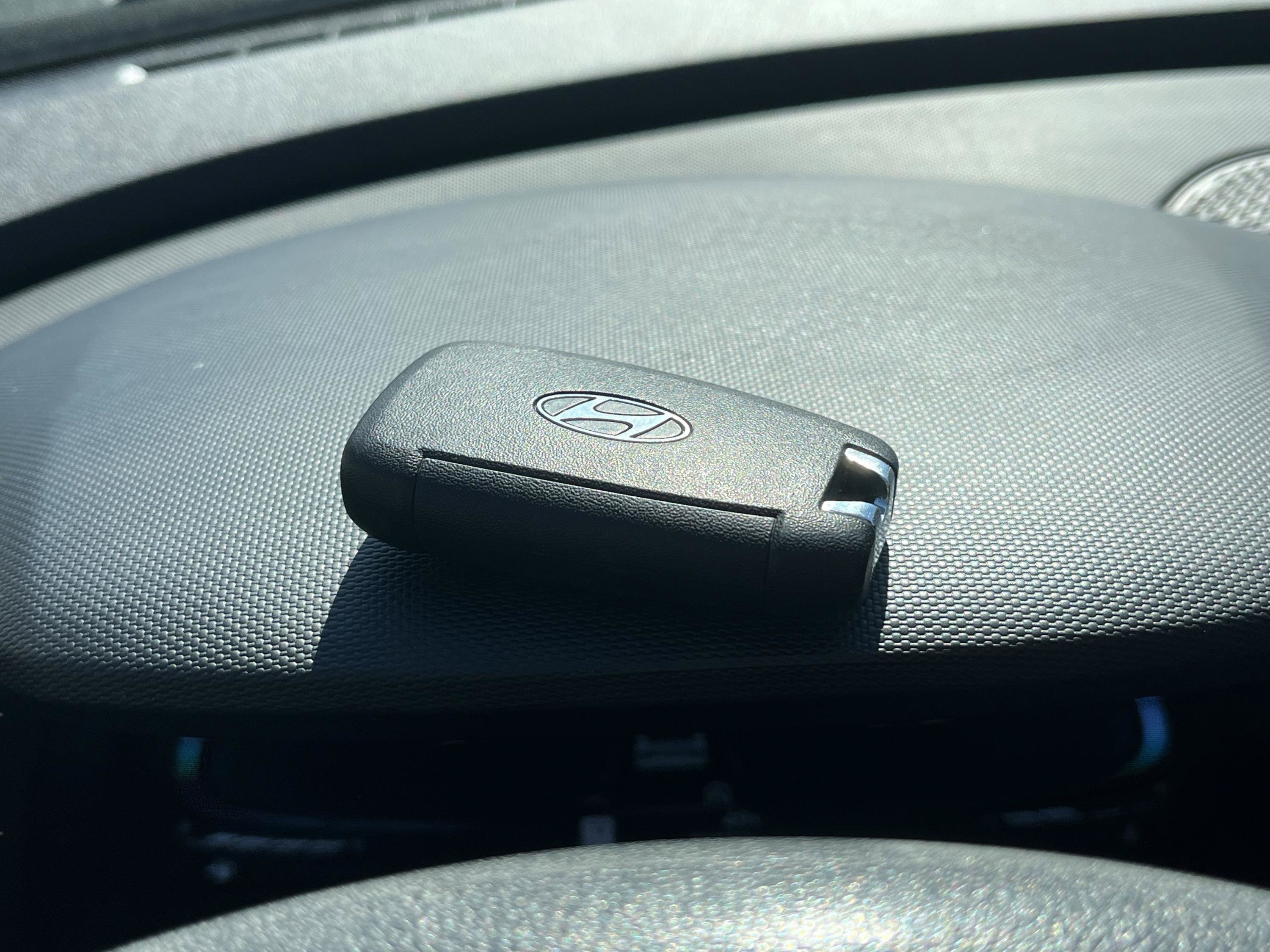 Used 2025 Hyundai Elantra SE w/ Cargo Package FWD image 19