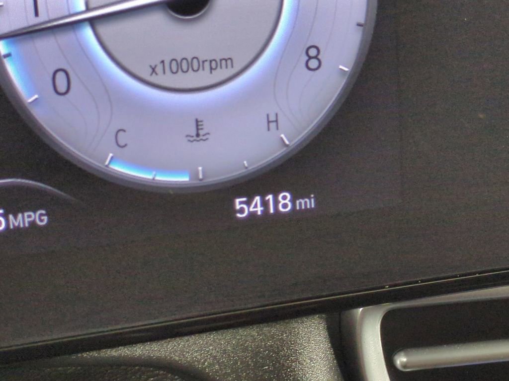 Used 2024 Hyundai Elantra SEL w/ Convenience Package image 35