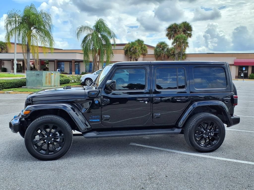 Used 2021 Jeep Wrangler Unlimited Sahara AWD/4WD image 4